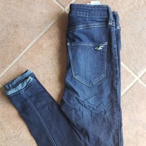 Hollister Uktra high rise distressed jean size 1L